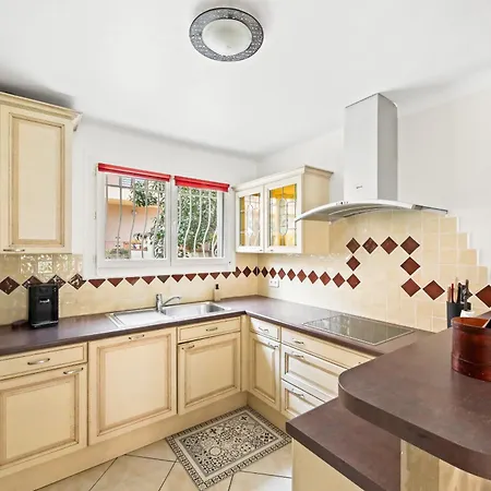 Maisonnette Au Calme - Parking - A 3mn A Pied Du Centre Et Du Port Sanary-sur-Mer